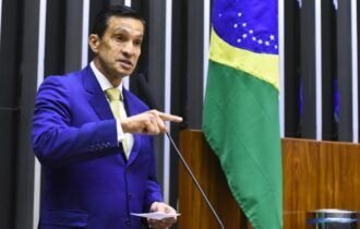 sidney-leite-celebra-aprovacao