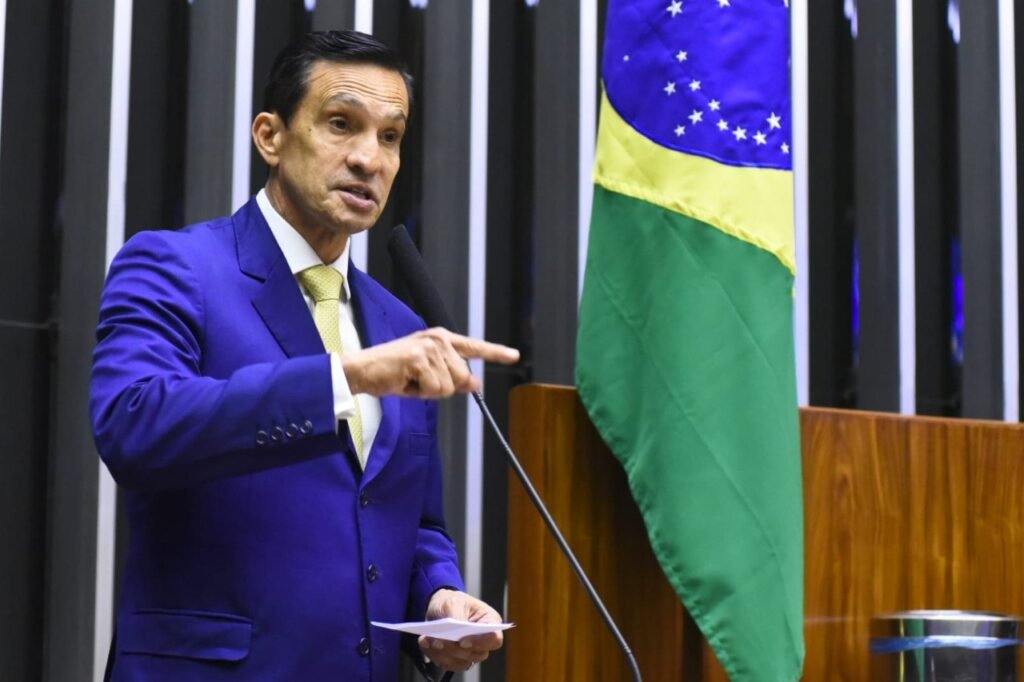 sidney-leite-celebra-aprovacao