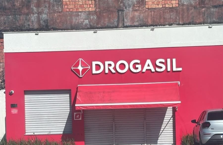 suspeitos-invadem-drogaria-na-