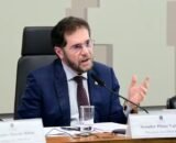 Plínio Valério deve ter apoio de Renato Júnior na disputa pelo Senado em 2026