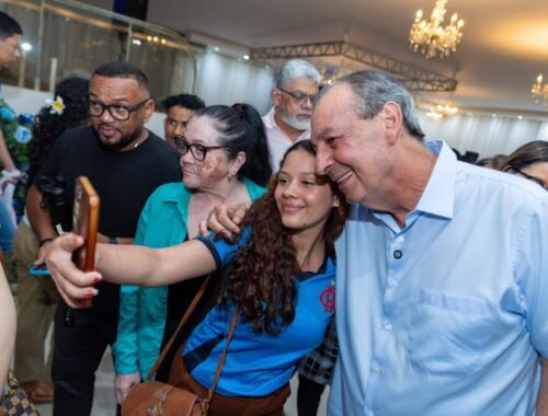 Omar coloca valorização dos professores no centro de proposta para recuperar educação do Amazonas