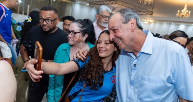 Omar coloca valorização dos professores no centro de proposta para recuperar educação do Amazonas