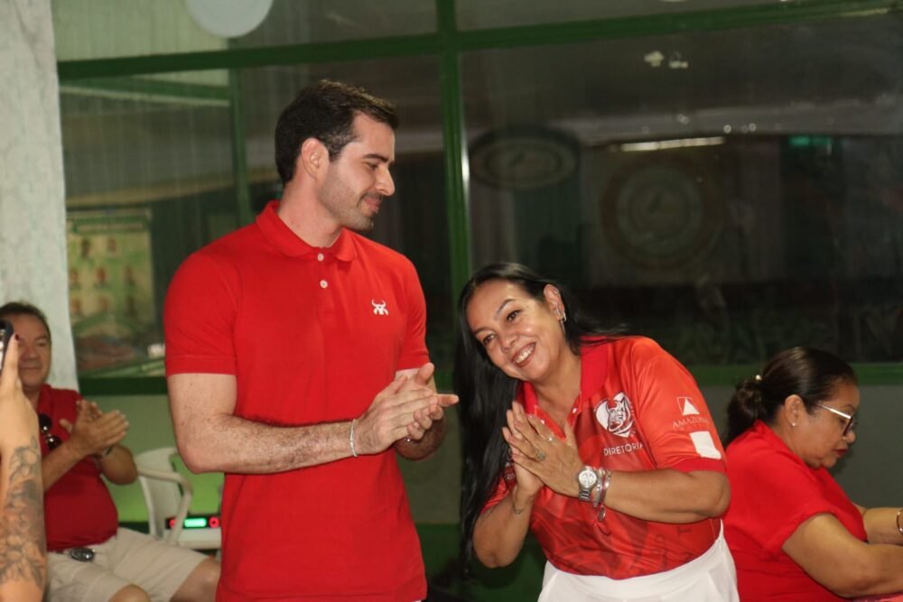 ana-lucia-holanda-e-matheus-hu
