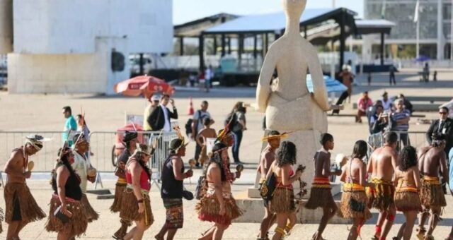 movimento-indigena-ocupa-brasi