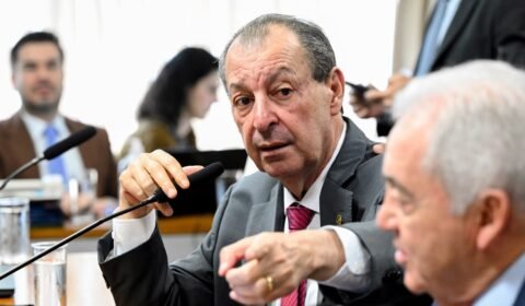 omar-apresenta-relatorio-pelo-