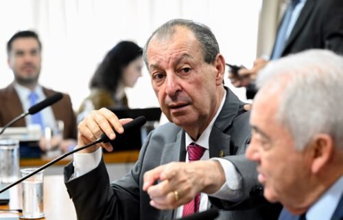 omar-apresenta-relatorio-pelo-
