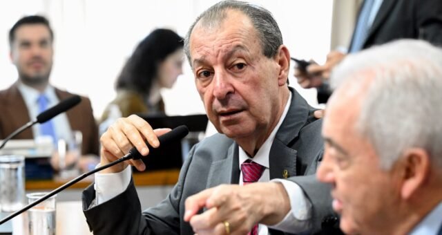 omar-apresenta-relatorio-pelo-