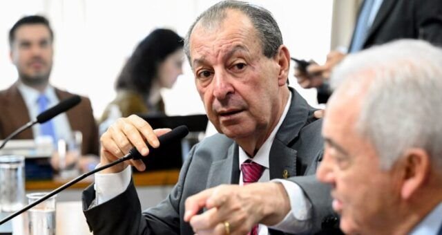 omar-apresenta-relatorio-pelo-