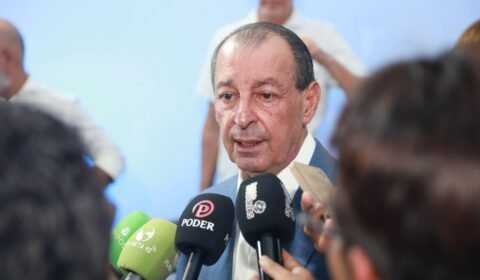 omar-propoe-novas-escolas-de-t