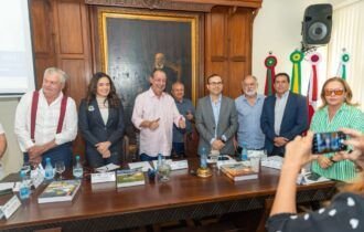 omar-propoe-pacto-com-comercio