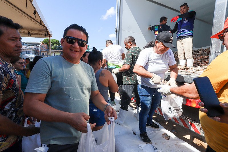 prefeitura-de-manaus-distribui
