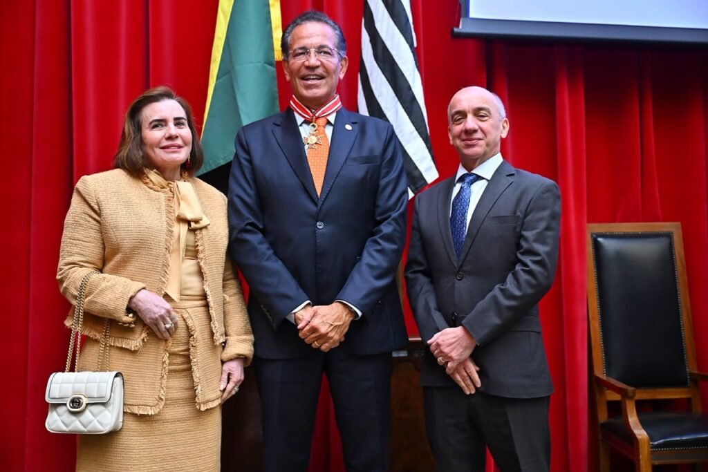 presidente-do-tce-am-prestigia