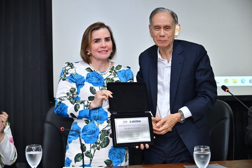 presidente-do-tce-am-recebe-ho
