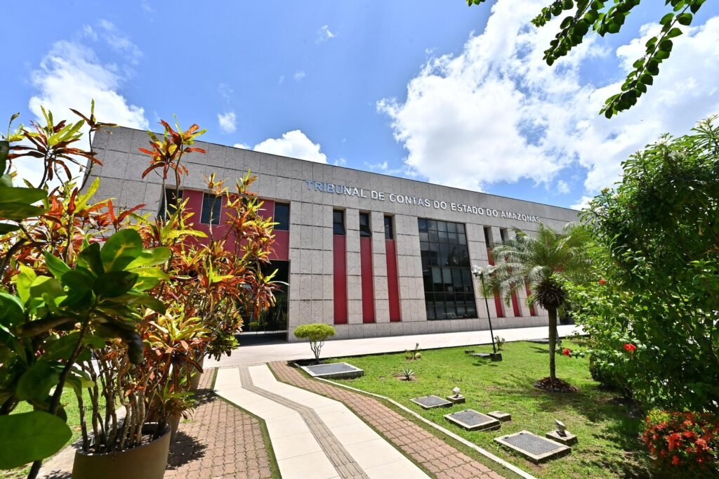 tce-am-julga-56-processos-na-s