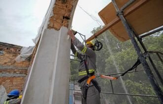 Obra do Casarão de São Vicente realizada pela prefeitura avança com recuperação da fachada, fundações e elementos metálicos