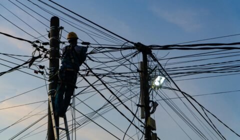MP questiona Âmbar Energia sobre regularidade no processo de substituição da fiação pública em Manaus