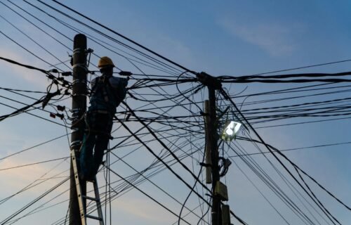 MP questiona Âmbar Energia sobre regularidade no processo de substituição da fiação pública em Manaus