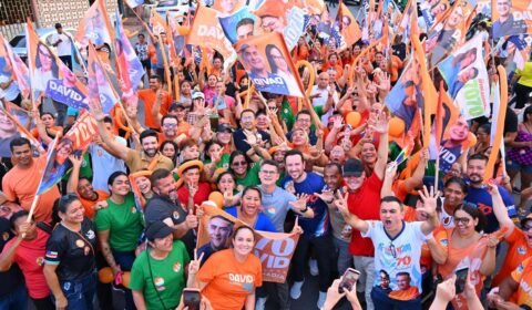 Em caminhada no Alfredo Nascimento, moradores agradecem David por obras entregues