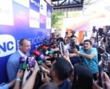 No debate da TV Norte, Omar anuncia reforço na segurança, hospitais regionais e aumento no auxílio