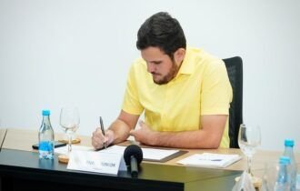 Prefeito Renato Junior assina progressões salariais para 7.616 servidores da Semed, Semsa e Semef e reforça valorização dos servidores públicos