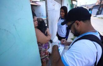 Prefeitura segue com vacinação de cães e gatos contra raiva nos bairros e em 27 postos fixos