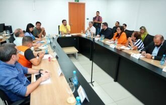 Prefeito Renato Junior reúne com comitê de crise climática para enfrentar os impactos da fumaça e coloca Manaus em estado de atenção
