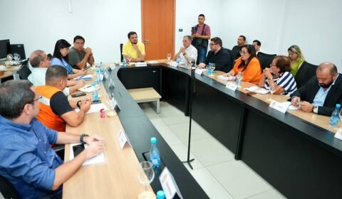 Prefeito Renato Junior reúne com comitê de crise climática para enfrentar os impactos da fumaça e coloca Manaus em estado de atenção