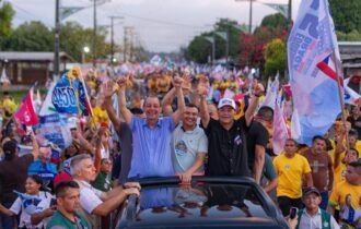 Em Novo Airão, Omar defende turismo como caminho para gerar emprego e renda