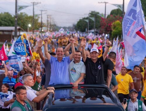 Em Novo Airão, Omar defende turismo como caminho para gerar emprego e renda