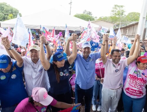 Omar anuncia casas no Careiro e mulheres terão prioridade para receber