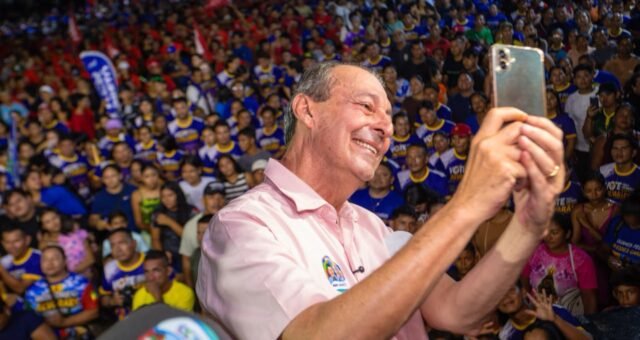 Omar Aziz visita obras em Tefé e Alvarães, e reúne multidões em agenda pelo interior do Amazonas