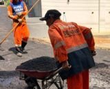 Prefeitura de Manaus recupera pavimento da rua Itapitanga com aplicação de 20 toneladas de asfalto