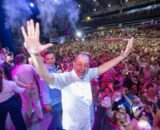 Duas pesquisas divulgadas nesta segunda mostram Omar Aziz com ampla vantagem sobre Maria do Carmo no Amazonas