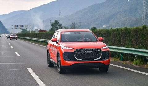 Lepas L6 PHEV mostra sua proposta em viagem pela China