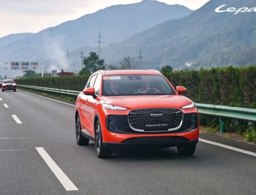 Lepas L6 PHEV mostra sua proposta em viagem pela China