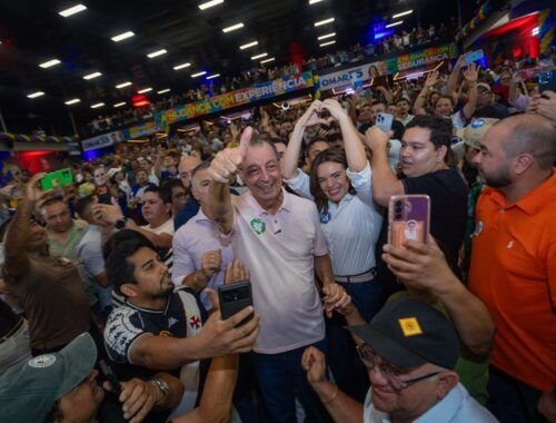 Omar Aziz recebe o apoio do senador reeleito Plínio Valério, que destaca experiência e capacidade