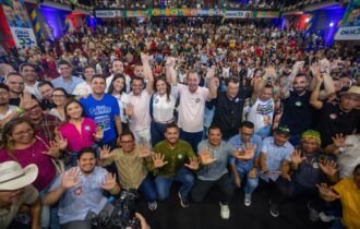 Omar Aziz tem 56% dos votos válidos e abre 12 pontos de vantagem sobre adversária