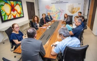TRE-AM recebe missão da União Europeia para diálogo sobre as Eleições 2026