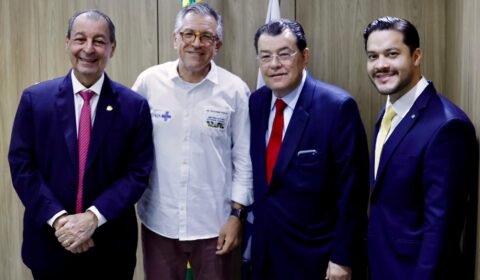 Governador eleito Omar Aziz discute ações emergenciais para a saúde do Amazonas com ministro Padilha em Brasília