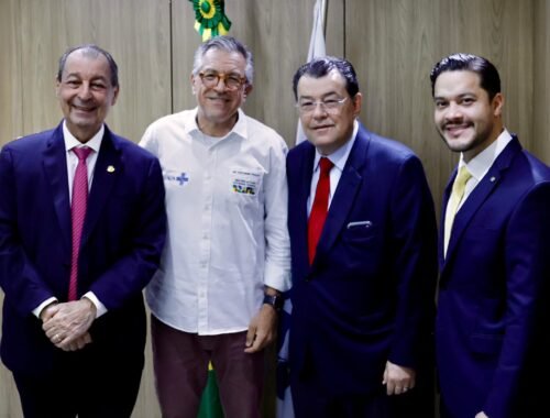 Governador eleito Omar Aziz discute ações emergenciais para a saúde do Amazonas com ministro Padilha em Brasília