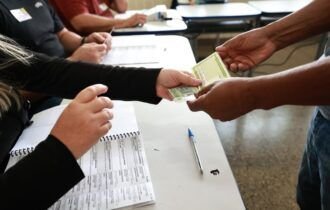 MP Eleitoral apresenta 130 ações por derramamento de santinhos no Amazonas