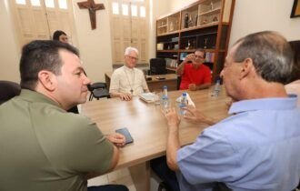 Omar visita cardeal Leonardo Steiner e destaca escolas de tempo integral como futuro da educação