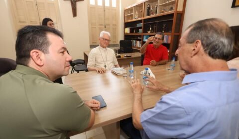 Omar visita cardeal Leonardo Steiner e destaca escolas de tempo integral como futuro da educação