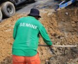 Prefeitura de Manaus recupera tubulação danificada por descarte irregular de lixo no bairro Cidade de Deus